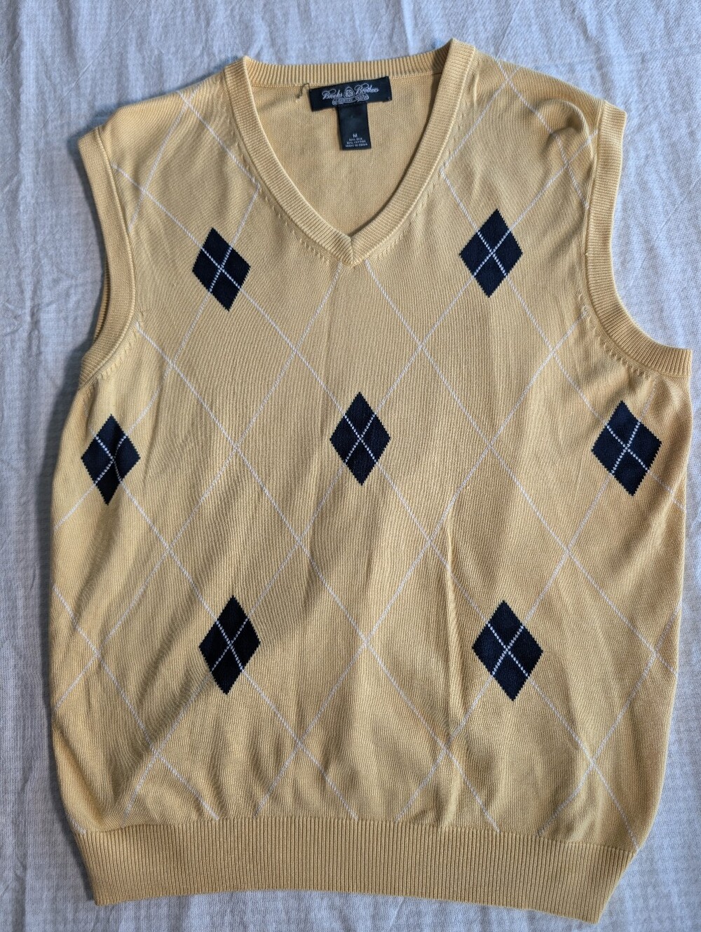 Brooks Brothers Silk Yellow Argyle V-Neck Sweater Vest with Navy Diamonds Golf M